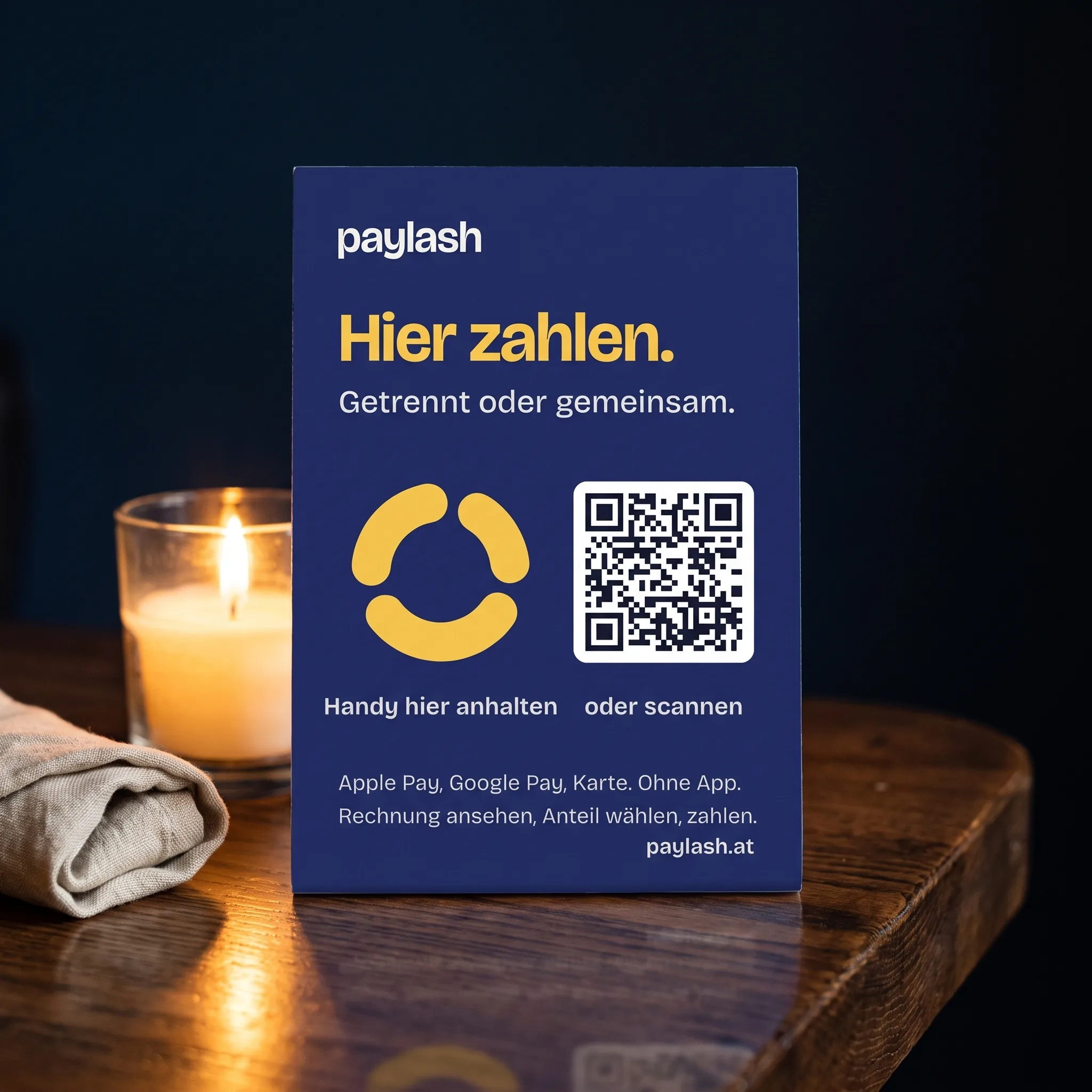 Der Paylash-Aufsteller am Tisch: Handy hier anhalten
